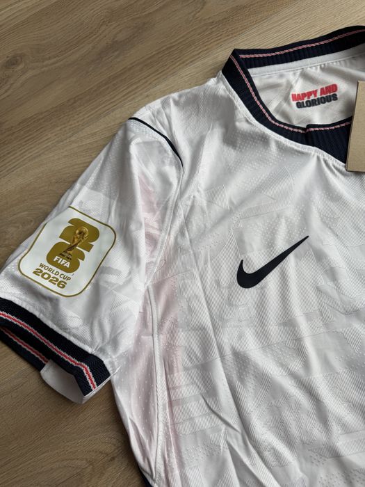 Tricou de fotbal Nike al nationalei angliei England cu Harry Kane 9 marime M nou cu eticheta world cup 2026
