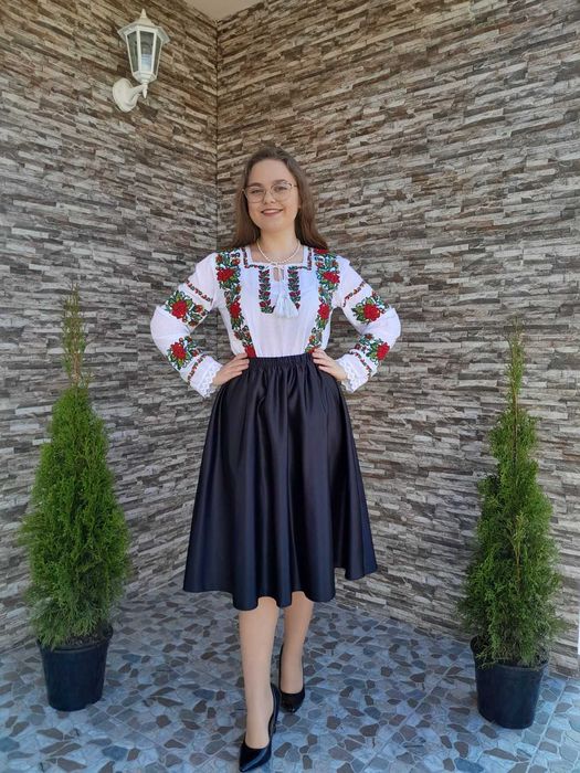 Fustă în stil cloș din tafta cu elastic în talie