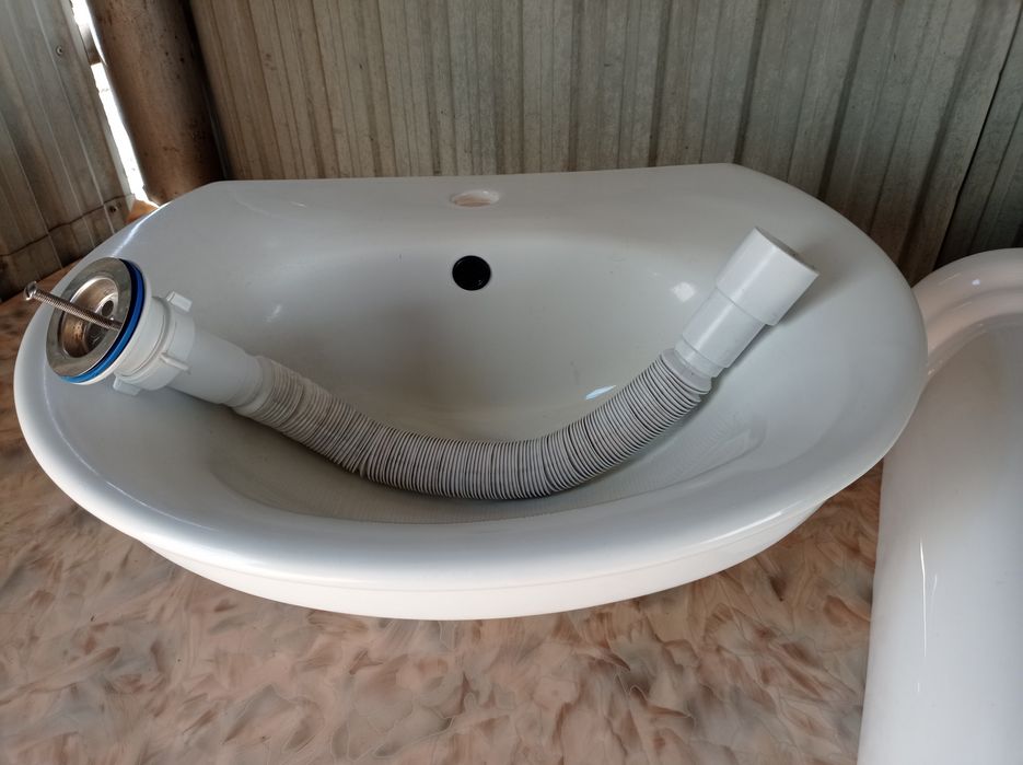 Продам раковину со стойкой