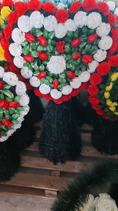 Vînd coroane artificiale funerare