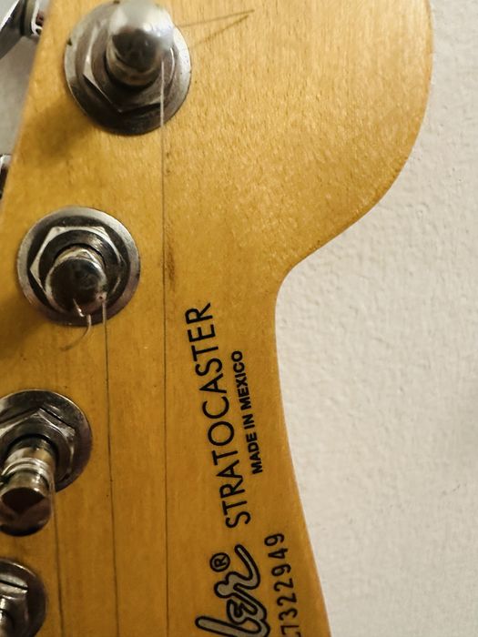 Chitară electrică Fender White Stratocaster