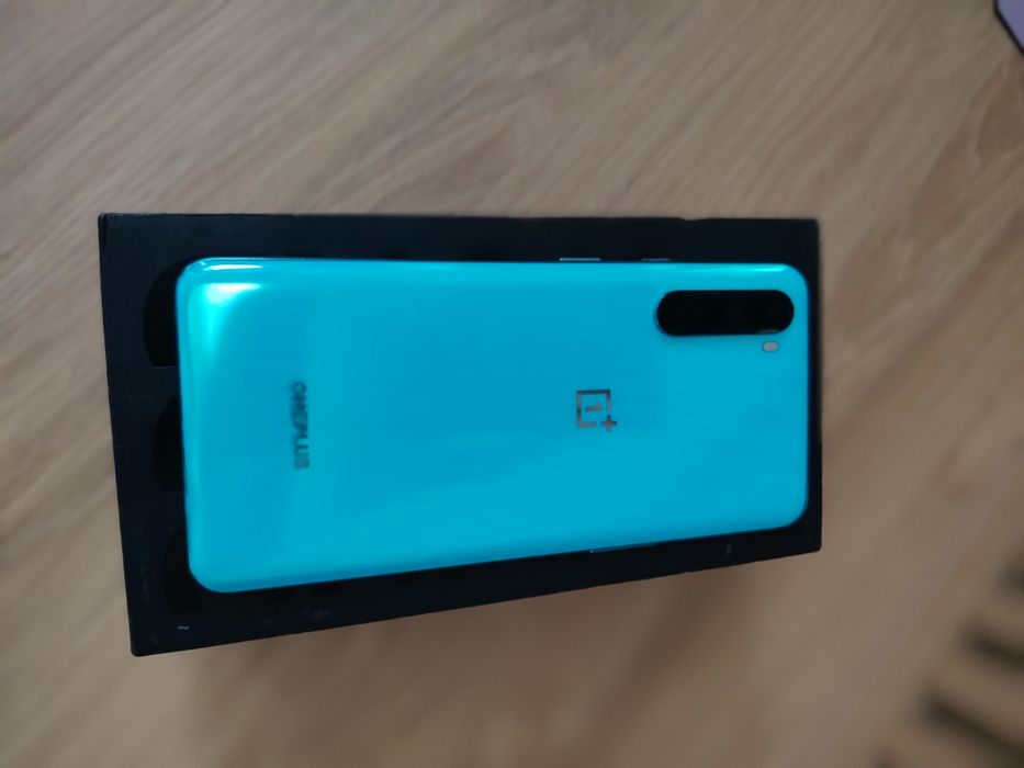 Telefon One Plus Nord 8gb RAM,128 GB memorie internă