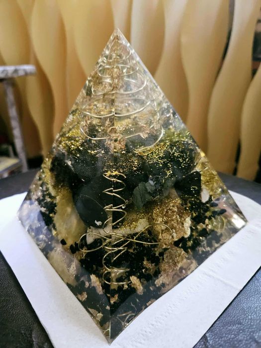 Piramida handmade 16,5 cm, aduce calm, liniște, pace, armonie