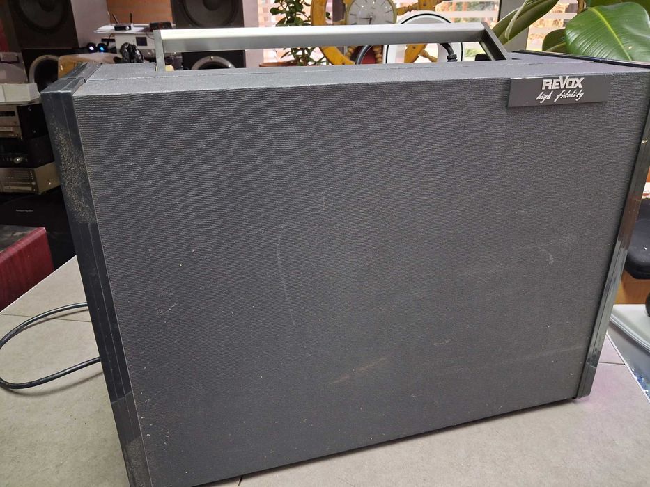 Revox A-77 4-track cu amplificare si difuzoare.