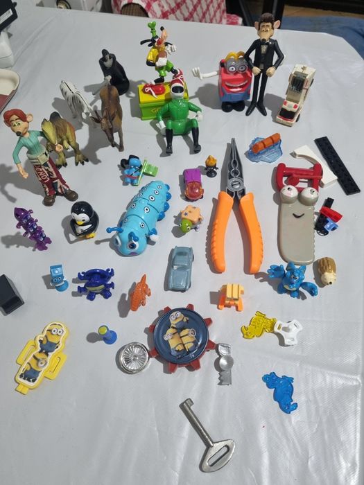 Mega lot figurine și mini jucării copii