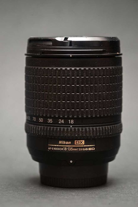 Vând obiectiv AF-S Nikkor 18-135mm, pt. aparate Nikon DX