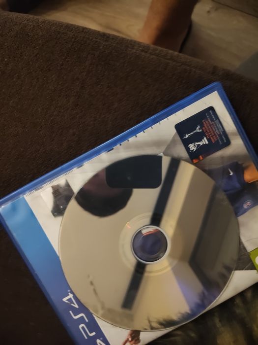 Продавам ФИФА 23 за ps 4 в отлично състояние