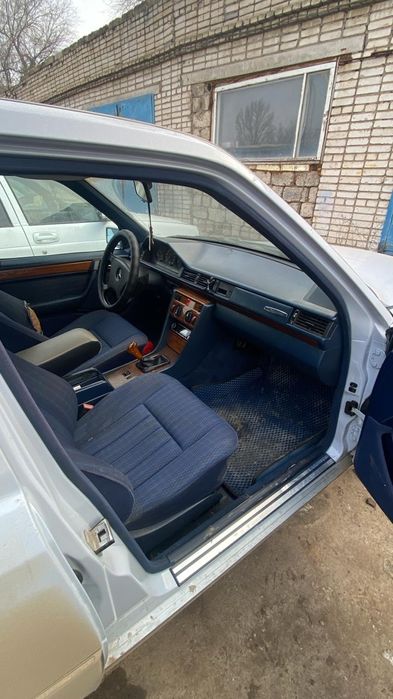 Продам Мерседес Е 200  124 кузов
