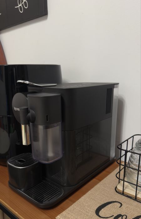 Espressor Nespresso by De’Longhi Lattissima One