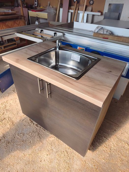 Кухненски шкаф с мивка и батерия. Чисто нови неизползвани.