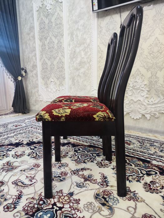 Стул сделанный из ореха