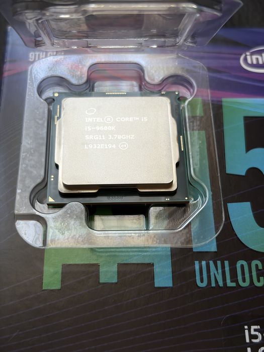 Intel CPU i5 9600k процесор