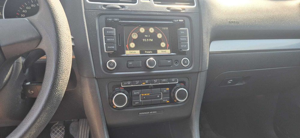VOLKSWAGEN Golf 2011 — imagine 5
