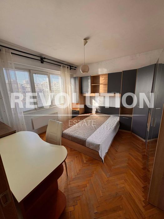 Тристаен апартамент  в гр.Варна, Базар Левски!