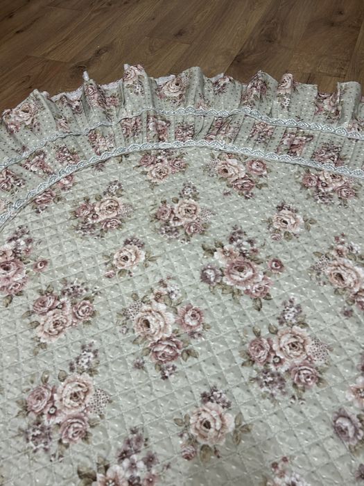 Очень нежное и красивое покрывало.