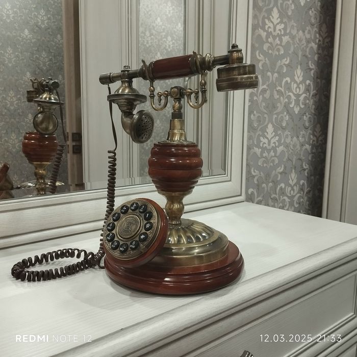 Продам телефон. Рабочий и как для декора