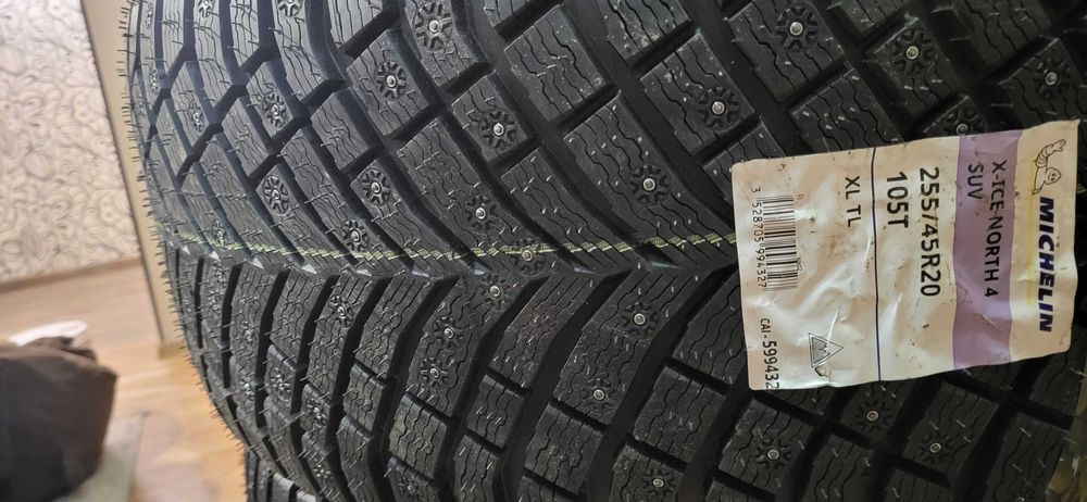 Шина Michelin 255/45R20