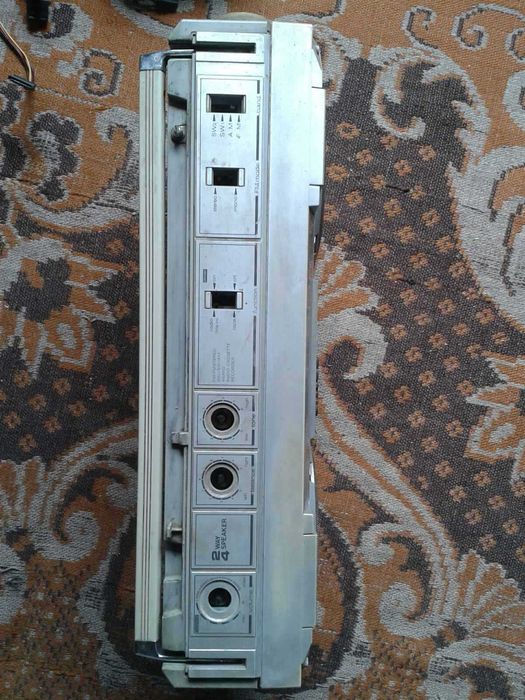 Продавам радиокасетофон SHARP GF-7474Z