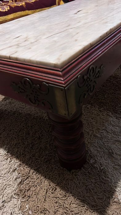 Masă de lemn masiv cu marmură