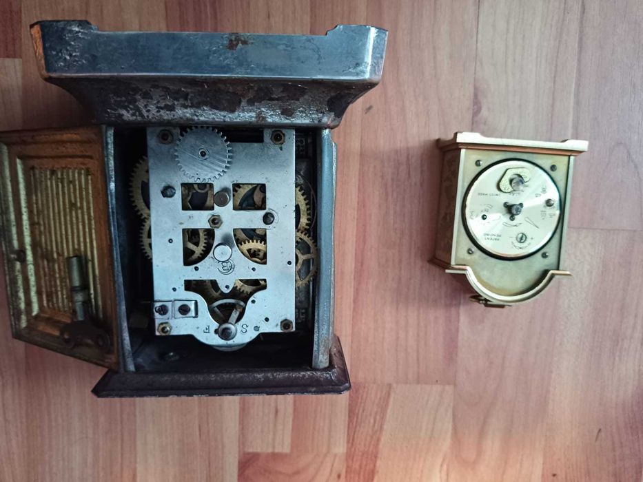 Vand ceasuri mecanice 1000 lei amandoua