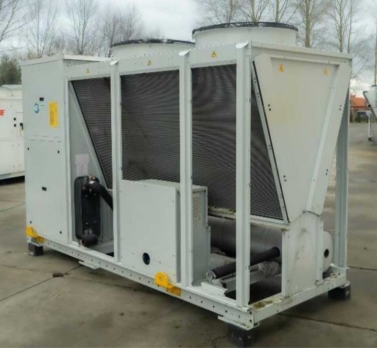 Vand / Inchiriez chiller  CLIMAVENETA 81,5KW