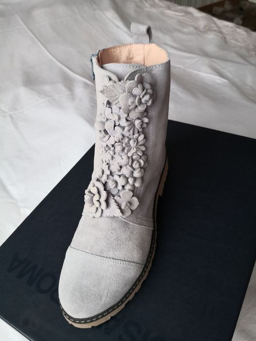 Ботуши естествена кожа с цветя ръчна изработка