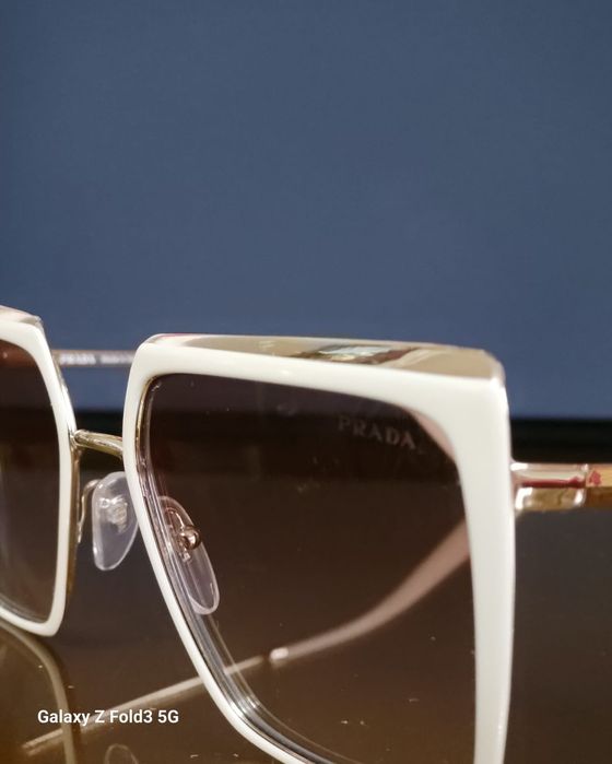 Продам женские очки Prada