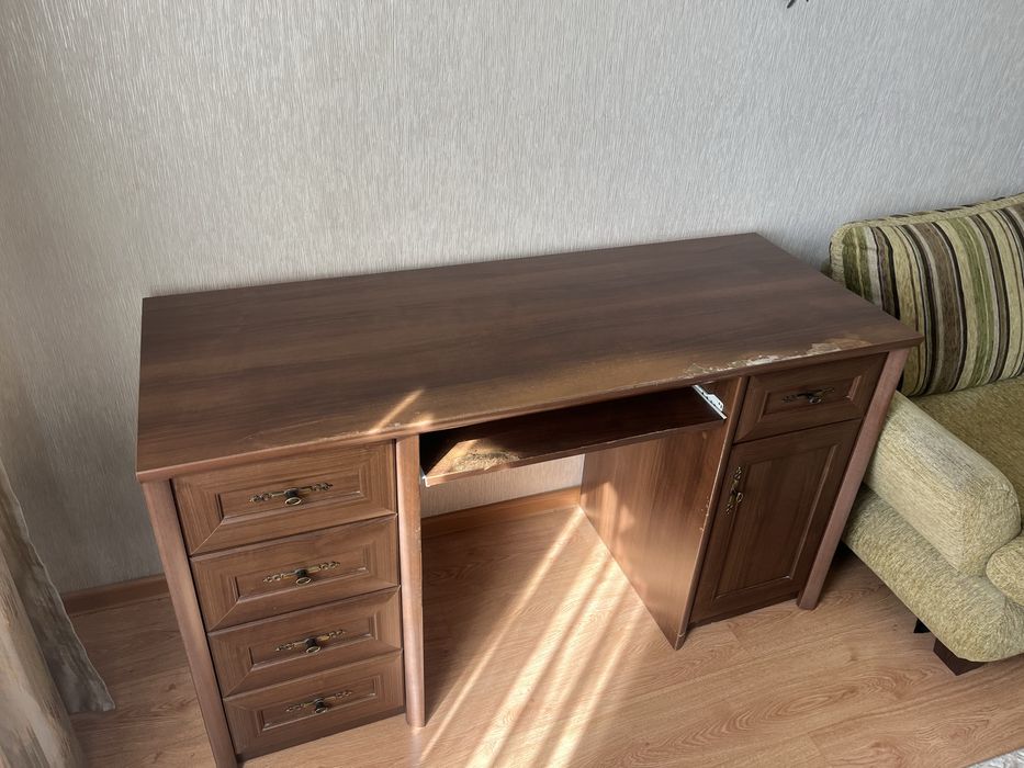 Стол компьютерный/письменный