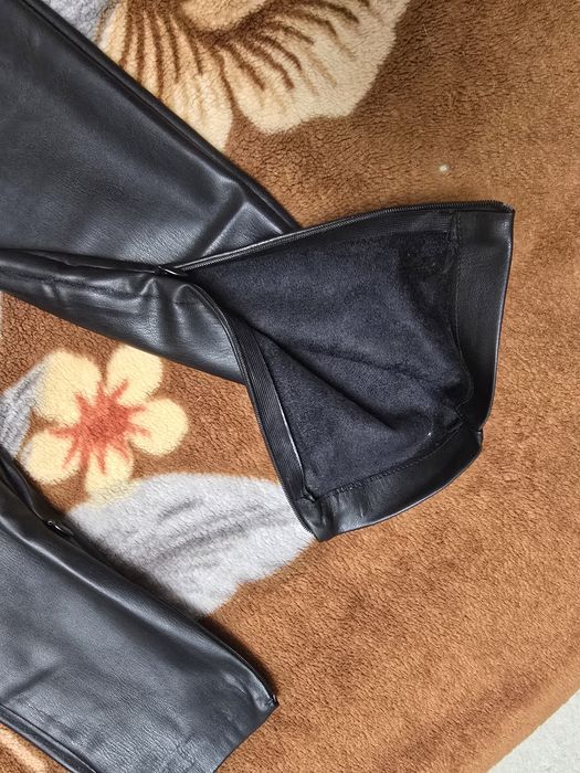 Pantaloni de piele