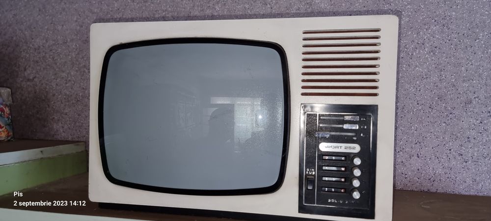 Televizor vechi         de vânzare