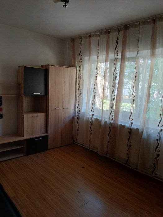 Închiriez apartament