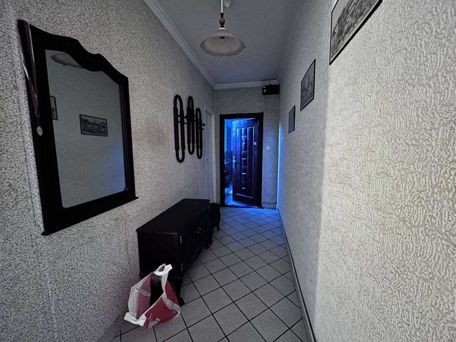 Тристаен Апартамент