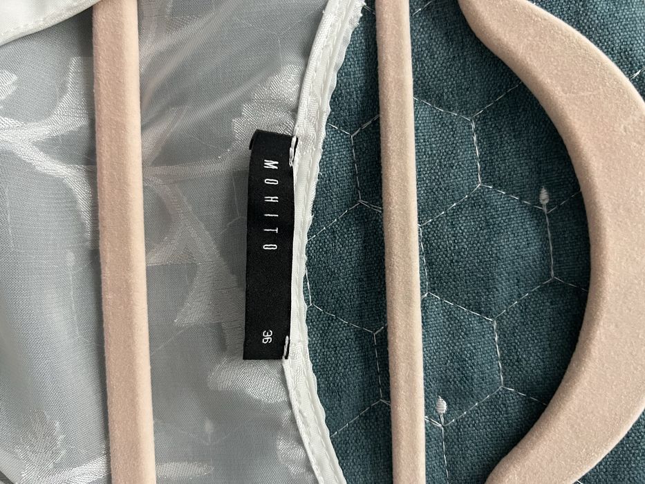 Бяла рокля Mohito