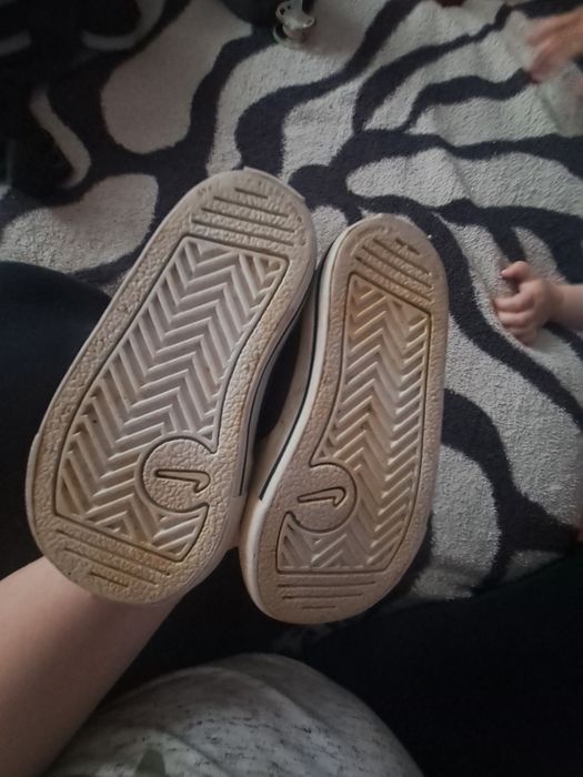 Teniși Nike bebelusi