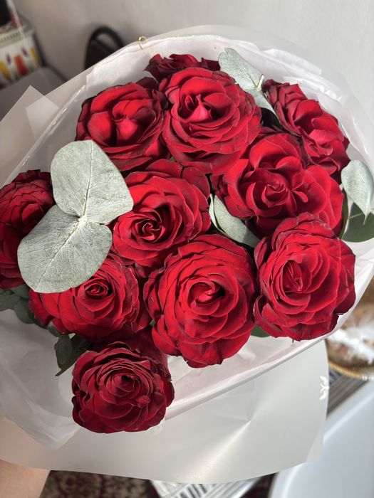 Продам 11 красивых роз