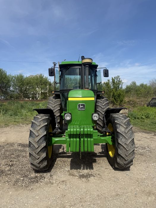 Vand sau schimb tractor John Deere 3140