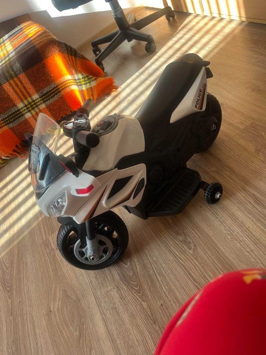 Дерски мотор Chipolino Акумулаторен мотор кола Патрул, бял