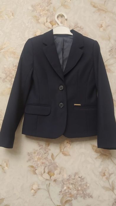 Продам школьные пиджаки и сарафаны