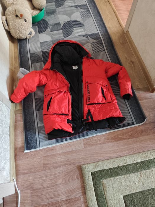 Продам куртку на девочку10-15 лет