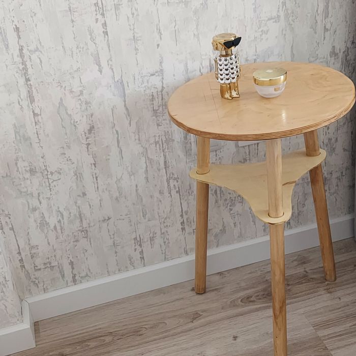 Продам столик журнальный