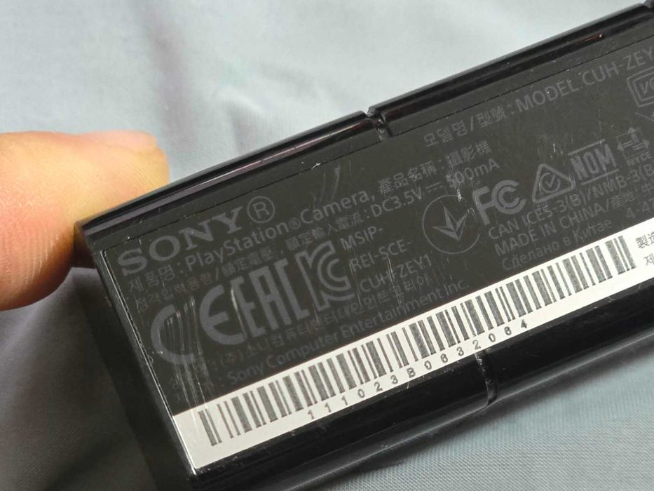 Camera PS4 Sony PlayStation 4 1280 x 800 pixeli la 60 fps (Model CUH-ZEY1)