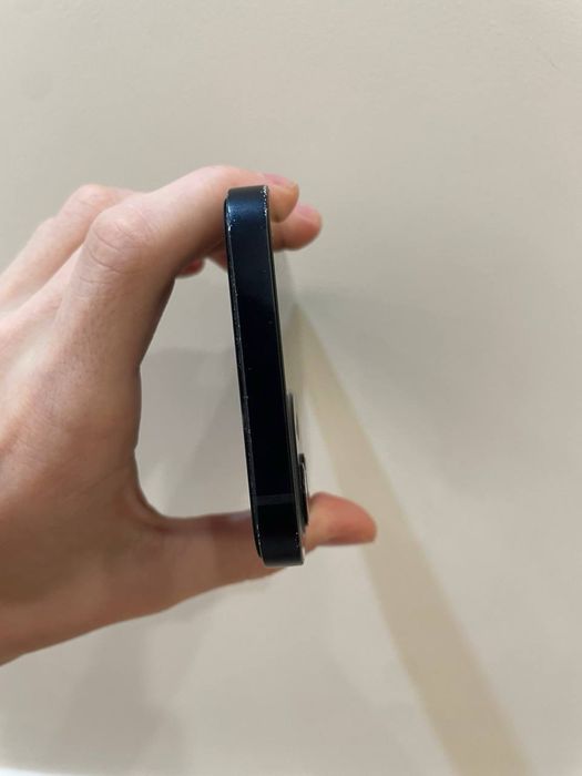 Iphone 12 коробка есть