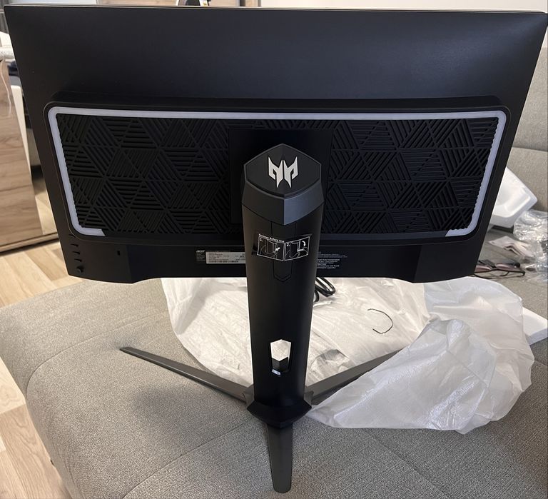 Monitor 2k Acer Predator/170Hz/boxe integrate si RGB pe spate.