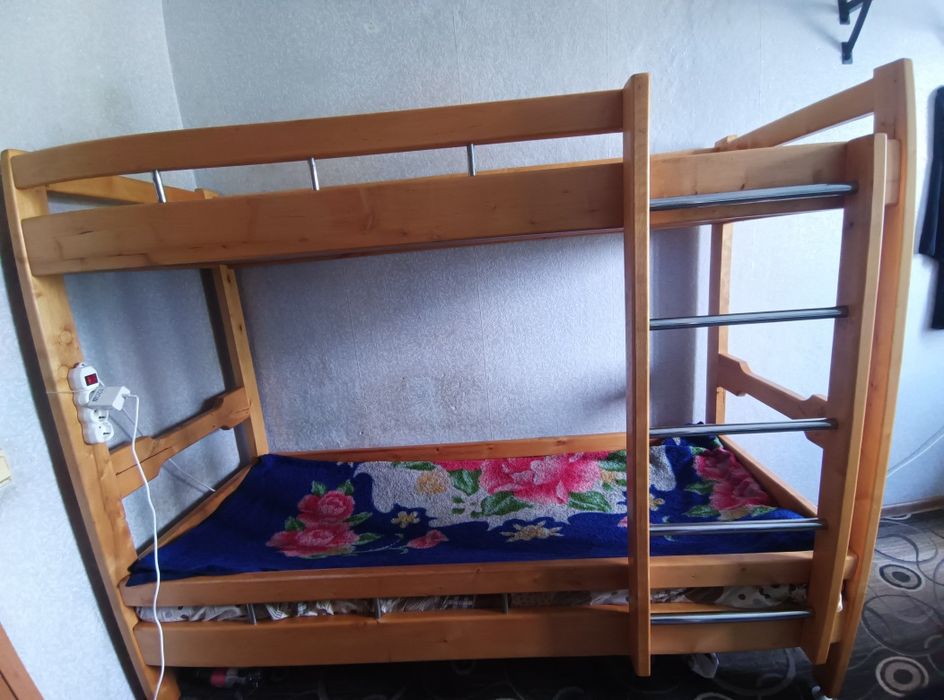 Продам двух яростную кровать