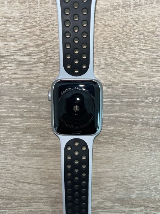 Часовник Apple Watch SE Nike 44mm GPS