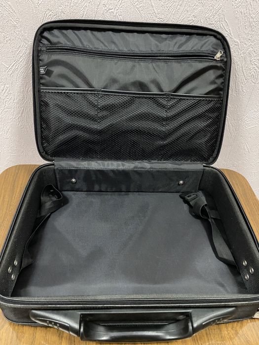 Дипломат. В отличном состоянии.