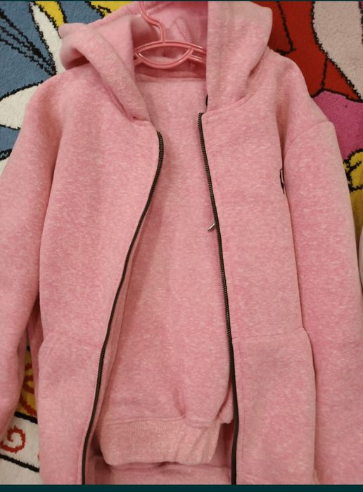 куртки девочкам в отличном состоянии