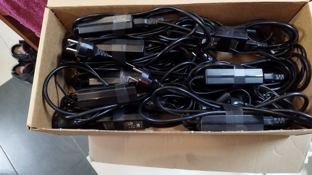 Адаптер - зарядно модел FSP065-REBN2 19V 3.42A / 5.5мм