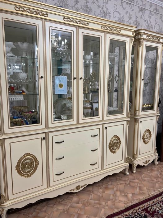 Горка, Шкаф витрина