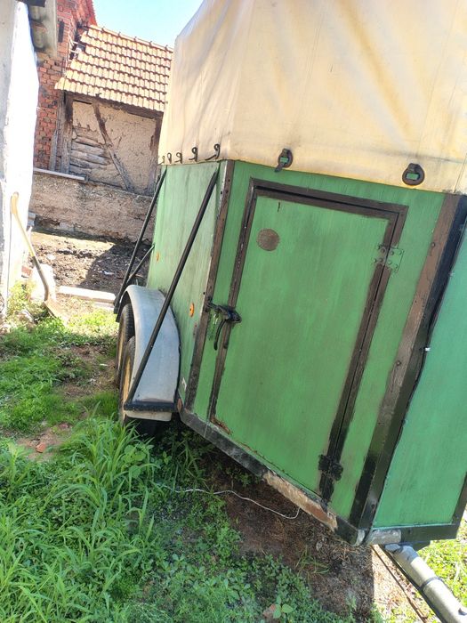 vând remorca pt carat cai